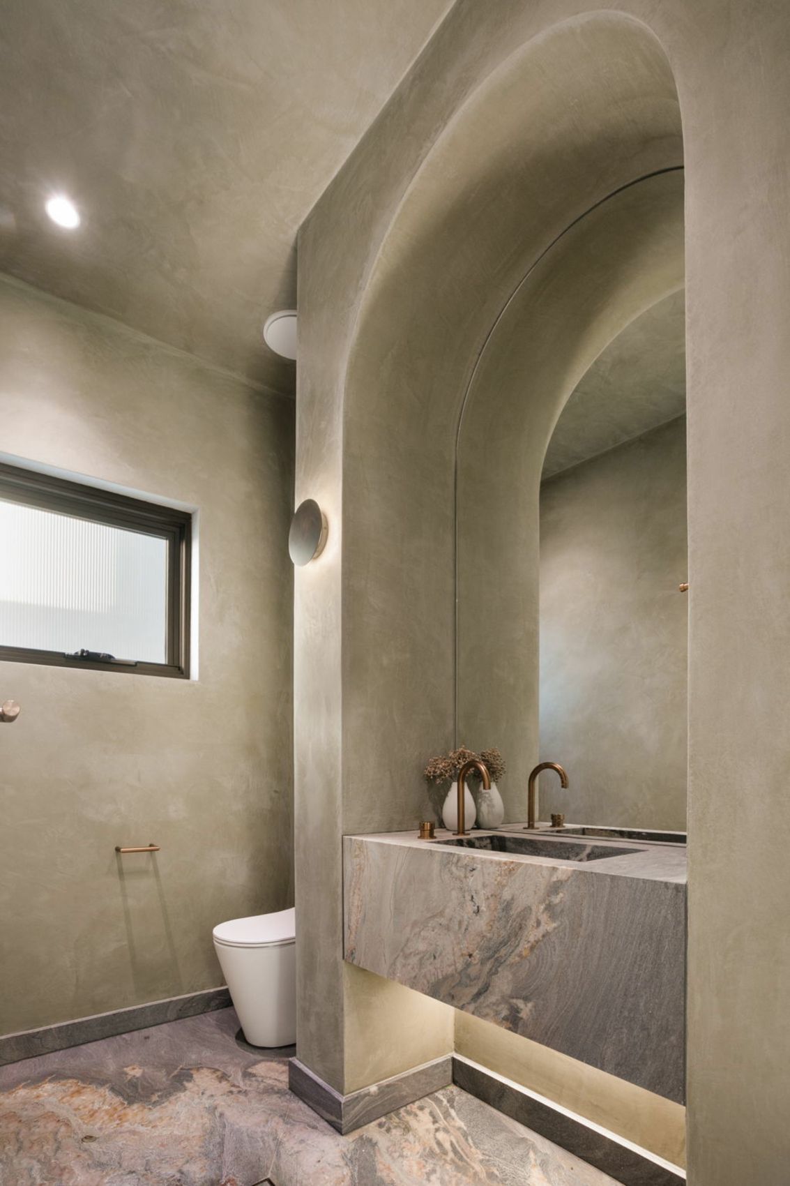 Powder room in polished lime plaster